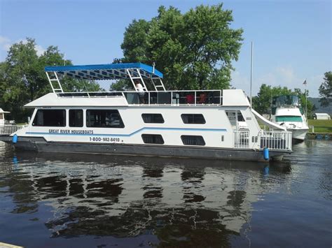 Lower Mississippi River Houseboat Rentals